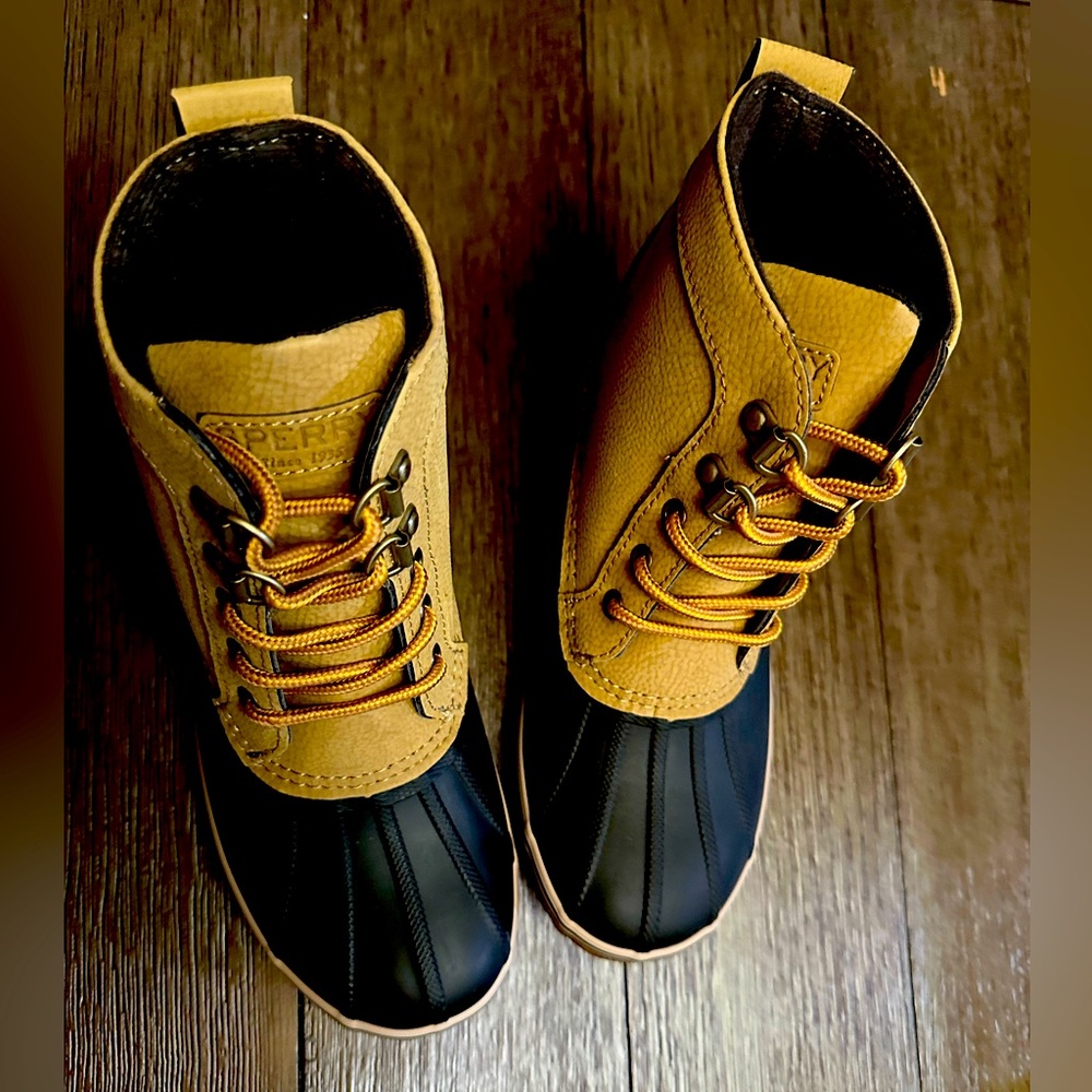Sperry boys boots size 2M
